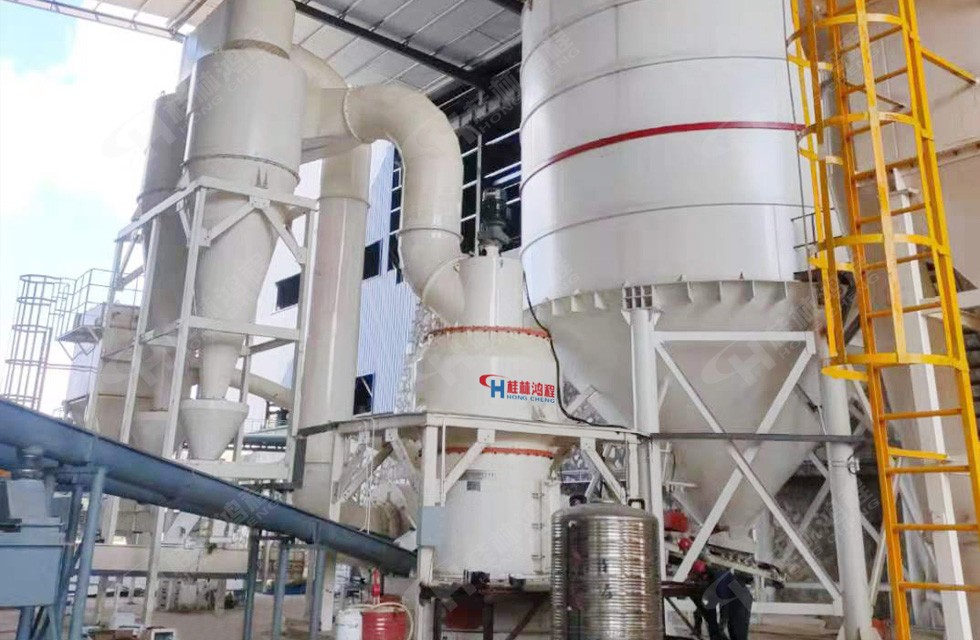 白云石深加工機(jī)械:鴻程HC1900白云石砂粉一體機(jī)現(xiàn)場(chǎng)圖片