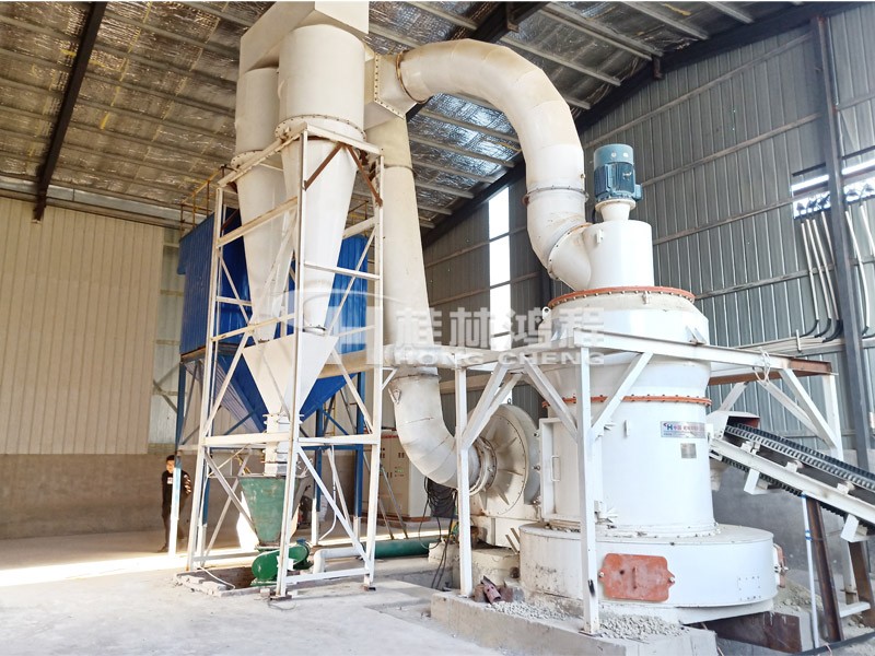 內(nèi)蒙古某膨潤土磨粉機HC1500擺式磨粉機磨粉機現(xiàn)場 內(nèi)蒙古某膨潤土磨粉機HC1500擺式磨粉機磨粉機現(xiàn)場