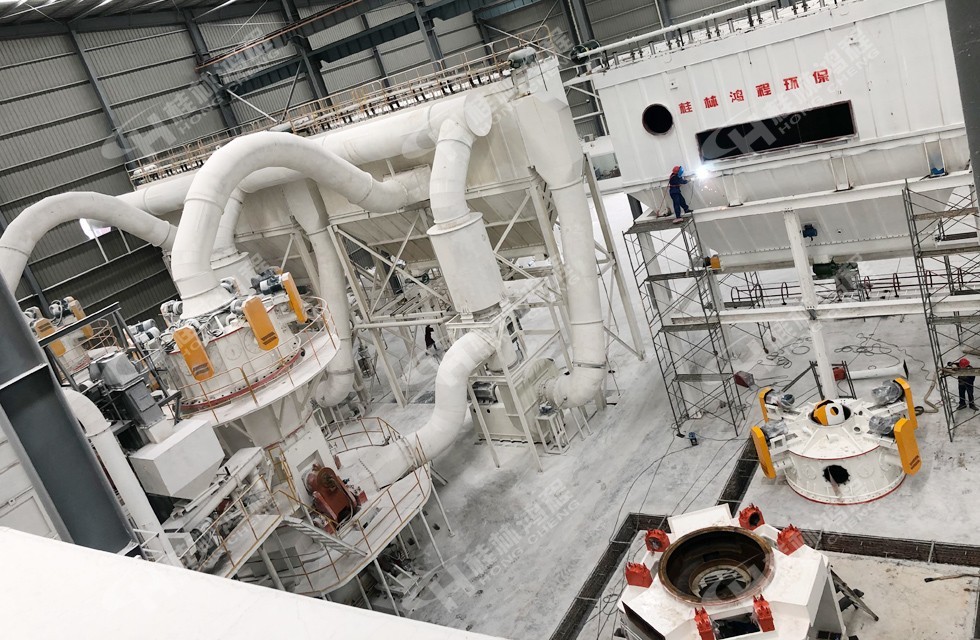 桂林鴻程兩條HLMX1300超細立磨生產線有序安裝中 桂林鴻程兩條HLMX1300超細立磨生產線有序安裝中